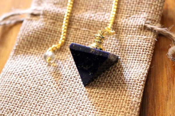 pendule divinatoire lapis lazuli pyramide