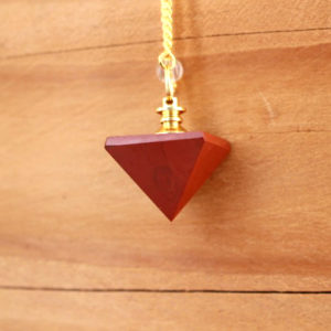 pendule pyramide jaspe rouge